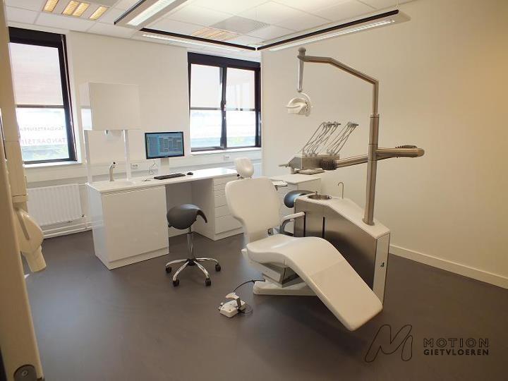 Gietvloer voor tandarts Amstelveen 1